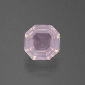 2.30カラットの天然ライトピンクローズクォーツ（8.4×8.3 mm・エメラルドカット）