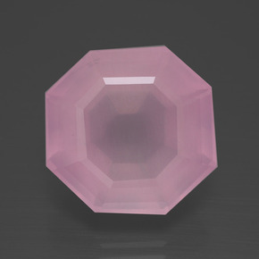 12.44カラットの天然バブルガムピンクローズクォーツ（14.7×14.4 mm・エメラルドカット）