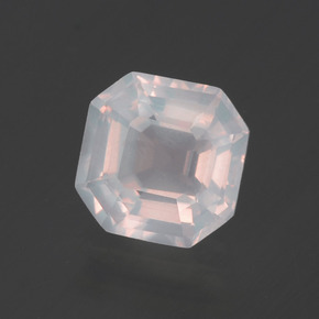 1.96カラットの天然非常に薄いローズピンクローズクォーツ（7.6×7.6 mm・エメラルドカット）
