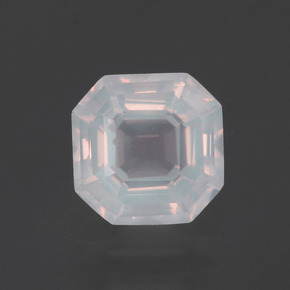 1.96カラットの天然非常に薄いローズピンクローズクォーツ（7.6×7.6 mm・エメラルドカット）