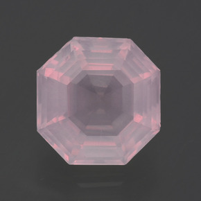 2.60カラットの天然ミディアムローズピンクローズクォーツ（8.9×8.7 mm・エメラルドカット）