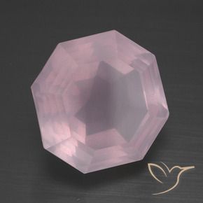 13.57カラットの天然バブルガムピンクローズクォーツ（14.1×14.1 mm・エメラルドカット）