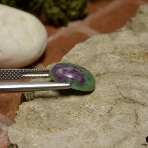 4.00カラットの天然マルチカラールビーゾイサイト、オーバルカット、オペーク