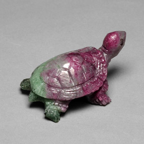 46.70カラットの天然マルチカラールビーゾイサイト、ファンシーシェイプ、オペーク