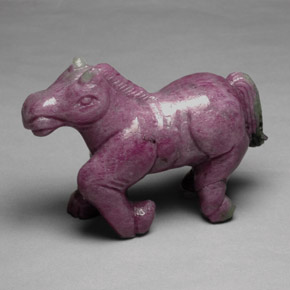 246.79カラットの天然マルチカラールビーゾイサイト、ファンシー、オペーク