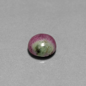 2.96カラットの天然マルチカラールビーゾイサイト（8.4×8.1 mm・オーバルカット）