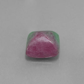 3.22カラットの天然マルチカラールビーゾイサイト（8.5×8.3 mm・バゲット）