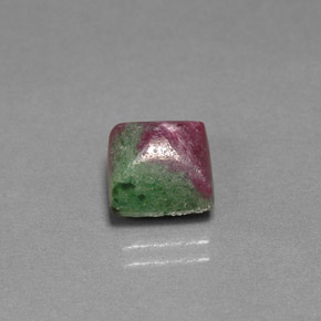 4.47カラットの天然マルチカラールビーゾイサイト（8.2×7.7 mm・バゲット）