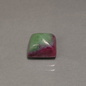 3.85カラットの天然マルチカラールビーゾイサイト（8.3×7.2 mm・バゲット）
