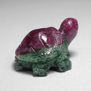 46.31カラットの天然マルチカラールビーゾイサイト、ファンシーシェイプ、オペーク