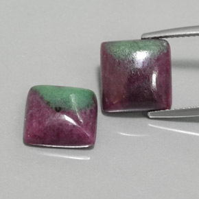 カラットの天然マルチカラールビーゾイサイト（11.3×11 mm・四角）