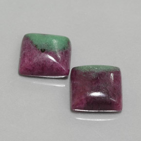 カラットの天然マルチカラールビーゾイサイト（11.3×11 mm・四角）