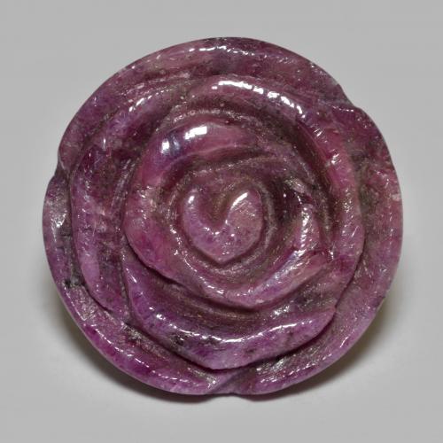 32.56カラットの天然ミディアムダークパープルルビーゾイサイト（20.2×20 mm・フラワーカット）
