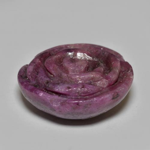 32.56カラットの天然ミディアムダークパープルルビーゾイサイト（20.2×20 mm・フラワーカット）