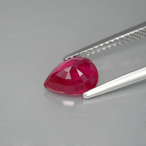 1.49カラットの天然ピンクレッドルビー（8×6.1 mm・洋梨の形）