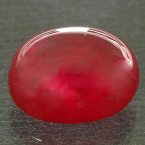 8.40カラットの天然レッドルビー（11.9×9.1 mm・透明）
