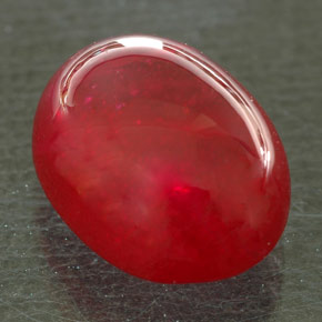 8.40カラットの天然レッドルビー（11.9×9.1 mm・透明）