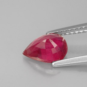 1.47カラットの天然ピンクレッドルビー（8.1×6 mm・洋梨の形）