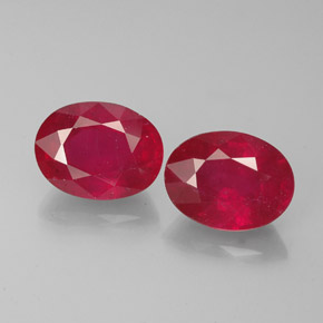 カラットの天然レッドルビー（8.1×6.2 mm・オーバルカット）