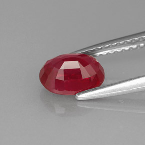1.38カラットの天然ピンクレッドルビー（7.2×5.2 mm・オーバルカット）