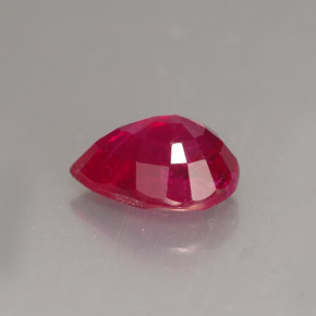 1.61カラットの天然ピンクレッドルビー（8×6 mm・洋梨の形）