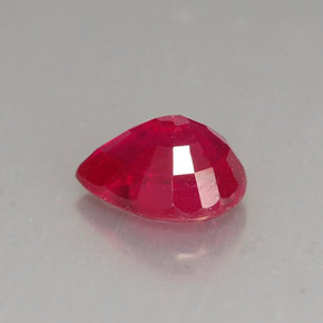 1.60カラットの天然ピンクレッドルビー（7.9×6 mm・洋梨の形）