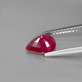 1.39カラットの天然ピンクレッドルビー（8×6.1 mm・洋梨の形）