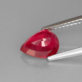 1.64カラットの天然ピンクレッドルビー（8.2×6.1 mm・洋梨の形）