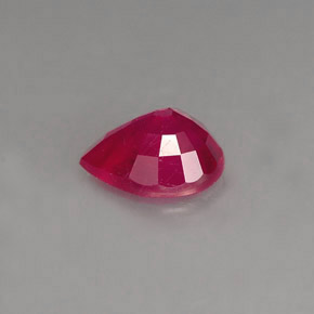 1.61カラットの天然ピンクレッドルビー（7.9×6.2 mm・洋梨の形）
