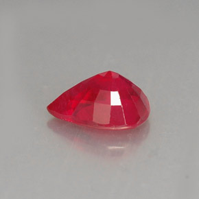 1.37カラットの天然ピンクレッドルビー（7.9×6 mm・洋梨の形）