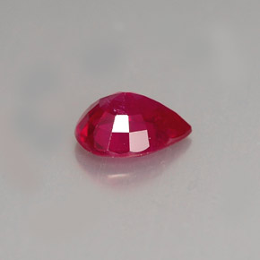 1.31カラットの天然ピンクレッドルビー（7.8×6 mm・洋梨の形）