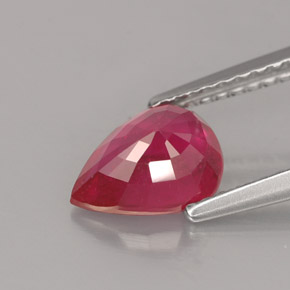1.54カラットの天然ピンクレッドルビー（8.1×6 mm・洋梨の形）