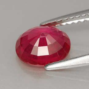 1.60カラットの天然ピンクレッドルビー（7.5×6.4 mm・オーバルカット）