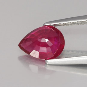 1.48カラットの天然ピンクレッドルビー（8.1×6 mm・洋梨の形）