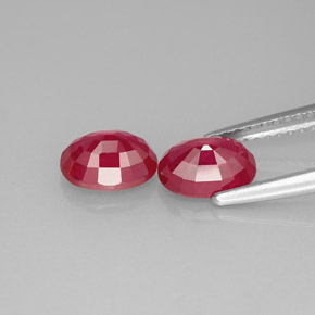 カラットの天然ピンクレッドルビー（7.2×5.2 mm・オーバルカット）