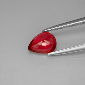 1.26カラットの天然ピンクレッドルビー（7.8×6 mm・洋梨の形）