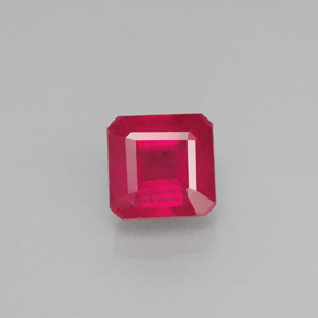 1.72カラットの天然ピンクレッドルビー（5.9×5.8 mm・エメラルドカット）