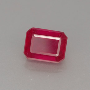1.65カラットの天然ピンクレッドルビー（6.9×5.3 mm・エメラルドカット）