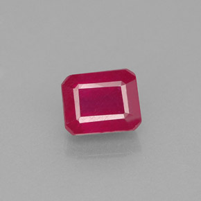 1.77カラットの天然ピンクレッドルビー（6.5×5.3 mm・エメラルドカット）
