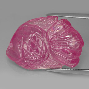 21.42カラットの天然レッドピンクルビー（24.2×16.1 mm・透明）