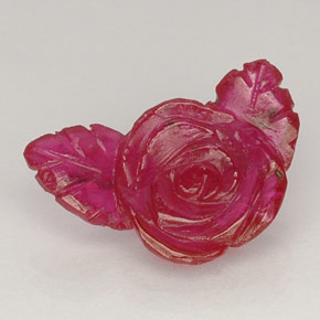8.00カラットの天然ピンクレッドルビー（19.1×12.5 mm・透明）