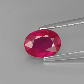 1.62カラットの天然ピンクレッドルビー（8.2×6.2 mm・オーバルカット）