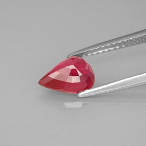 1.53カラットの天然ピンクレッドルビー（8.2×6.1 mm・洋梨の形）