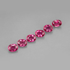 カラットの天然ピンクレッドルビー（4×3.2 mm・オーバルカット）