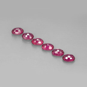 カラットの天然ピンクレッドルビー（4×3.2 mm・オーバルカット）