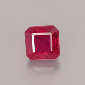 1.55カラットの天然ピンクレッドルビー（5.8×5.7 mm・エメラルドカット）