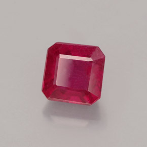 1.55カラットの天然ピンクレッドルビー（5.8×5.7 mm・エメラルドカット）