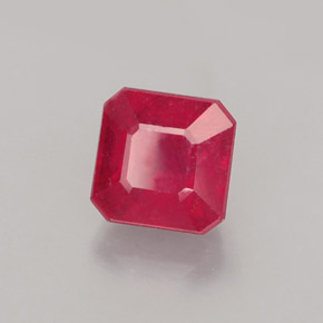 1.77カラットの天然ピンクレッドルビー（6×5.9 mm・エメラルドカット）