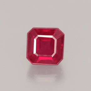 1.68カラットの天然ピンクレッドルビー（5.8×5.8 mm・エメラルドカット）