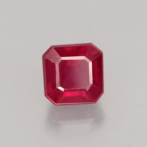 1.68カラットの天然ピンクレッドルビー（5.8×5.8 mm・エメラルドカット）
